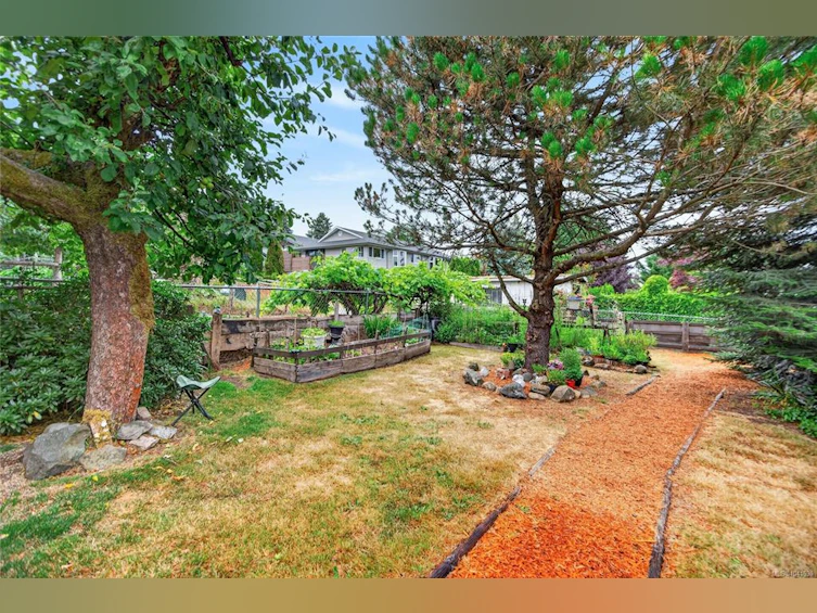 2728 Windermere Avenue, Cumberland, BC, V0R 1S0 - 28