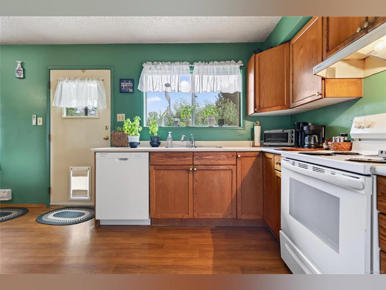 2728 Windermere Avenue, Cumberland, BC, V0R 1S0 - 8