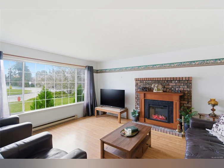 702 Forsyth Avenue, Parksville, BC, V9P 1E7 - 2