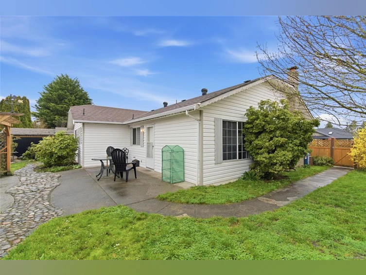 702 Forsyth Avenue, Parksville, BC, V9P 1E7 - 9