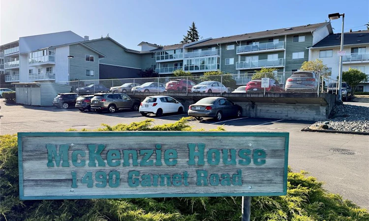 312-1490 Garnet Road