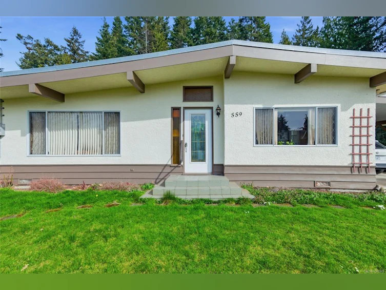 559 Johnstone Road, French Creek, BC, V9P 2A5 - 11