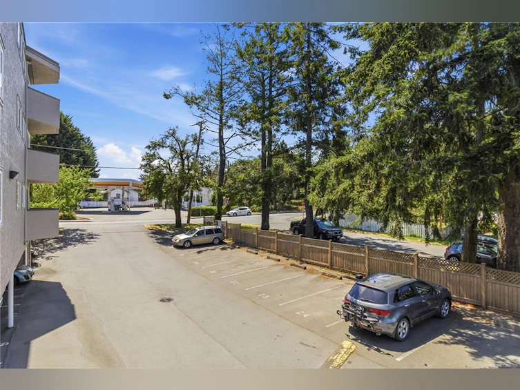 203-3800 Quadra Street, Saanich, BC, V8R 5G4 - 26