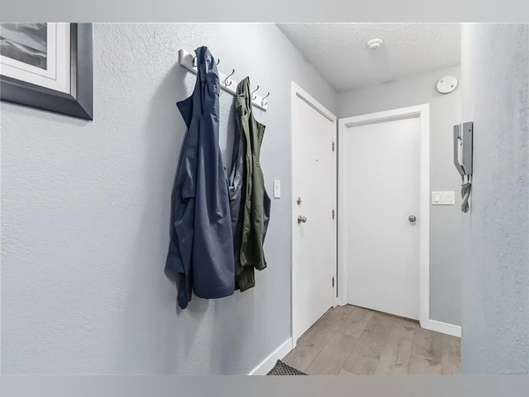 203-3800 Quadra Street, Saanich, BC, V8R 5G4 - 2