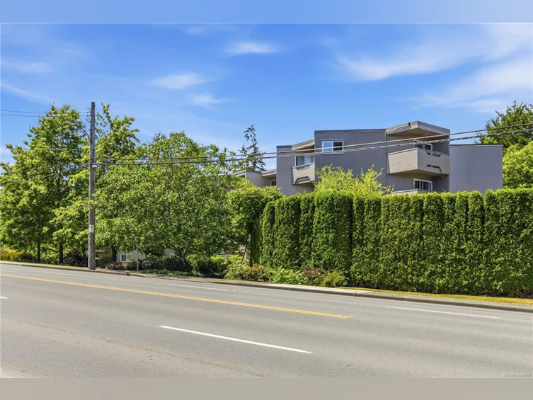 203-3800 Quadra Street, Saanich, BC, V8R 5G4 - 28