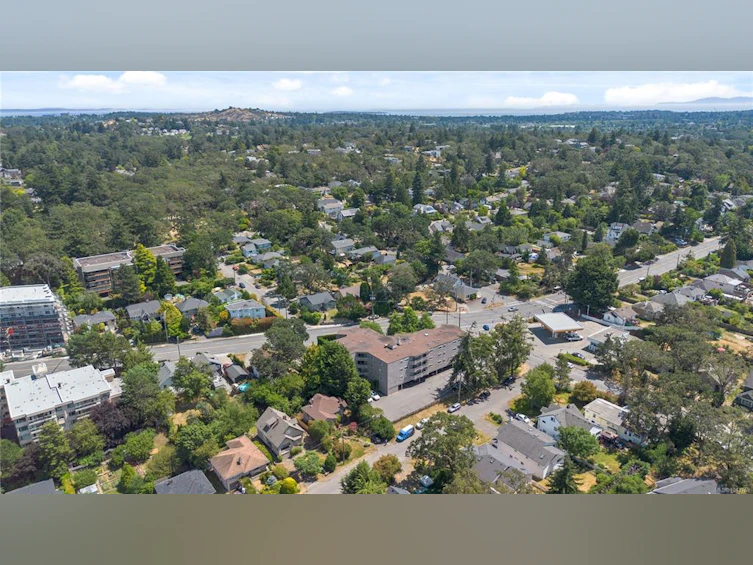 203-3800 Quadra Street, Saanich, BC, V8R 5G4 - 33