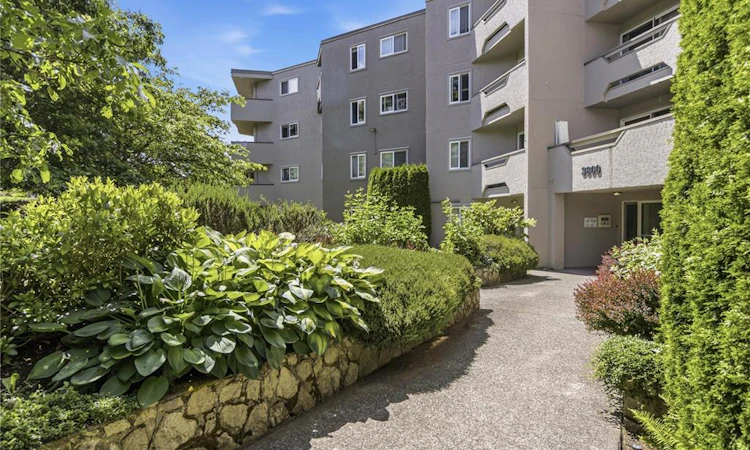203-3800 Quadra Street
