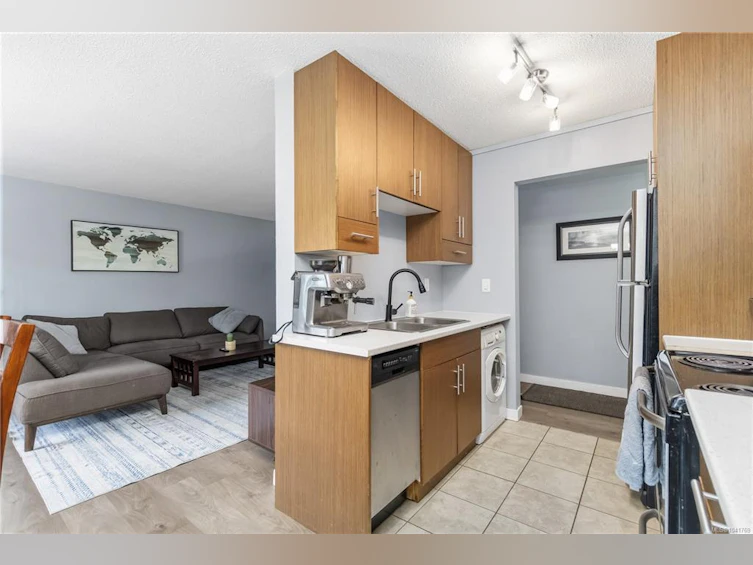 203-3800 Quadra Street, Saanich, BC, V8R 5G4 - 9