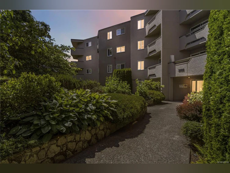 203-3800 Quadra Street, Saanich, BC, V8R 5G4 - 38