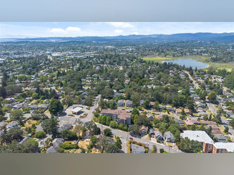 203-3800 Quadra Street, Saanich, BC, V8R 5G4 - 36