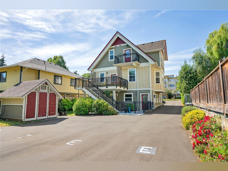 3-1376 Pandora Avenue, Victoria, BC, V8R 1A3 - 40