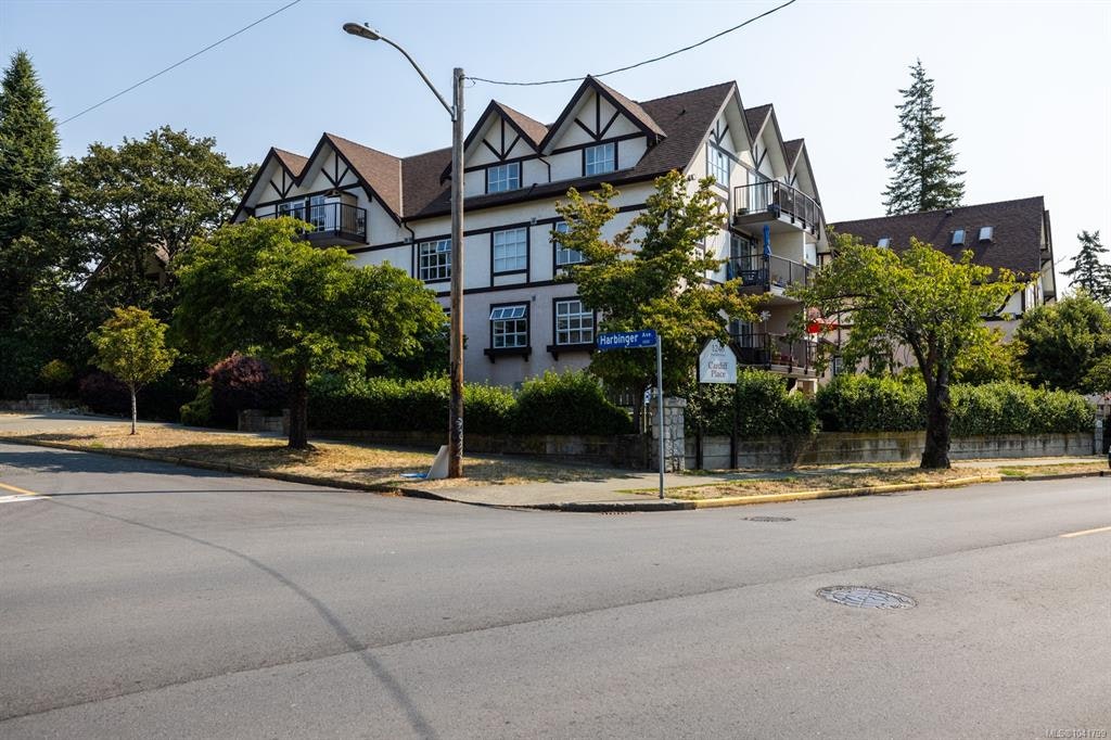 304-1246 Fairfield Road, Victoria, BC, V8V 3B5