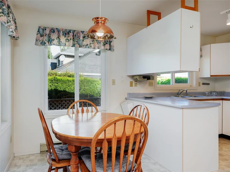 4813 Sunnygrove Place, Saanich, BC, V8Y 2V8 - 9