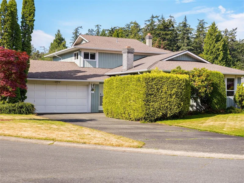 4813 Sunnygrove Place, Saanich BC V8Y 2V8