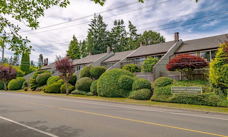 7-570 W Crescent Road