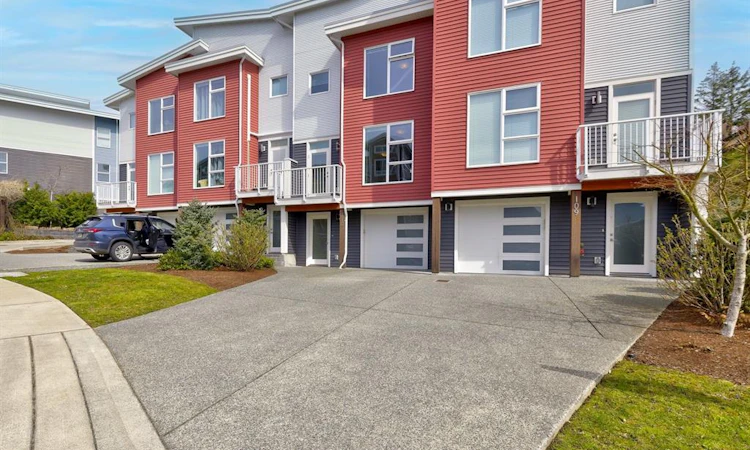 110-1800 Summerhill Place