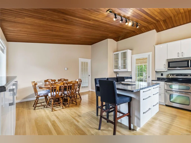 1131 Holly Park Road, Central Saanich, BC, V8M 1E6 - 14