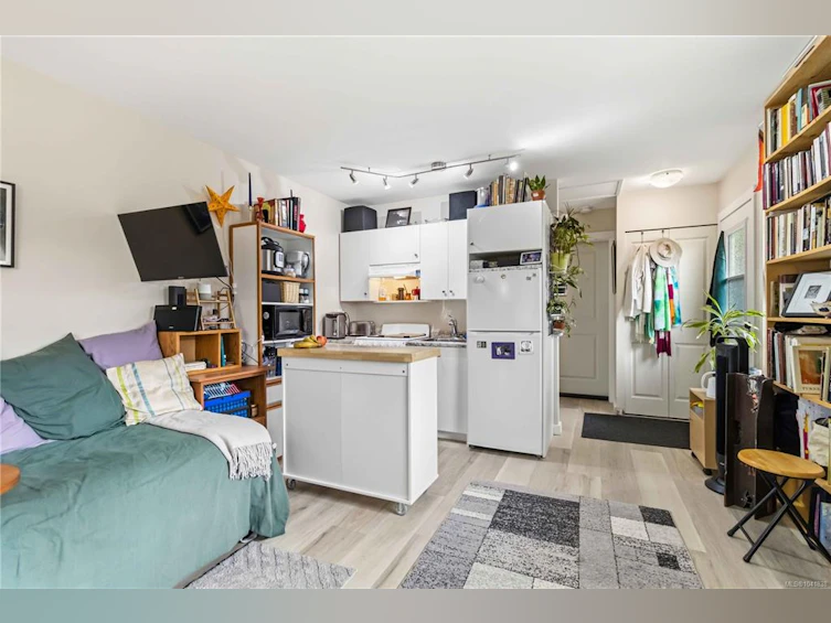 1131 Holly Park Road, Central Saanich, BC, V8M 1E6 - 38