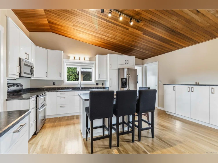 1131 Holly Park Road, Central Saanich, BC, V8M 1E6 - 9