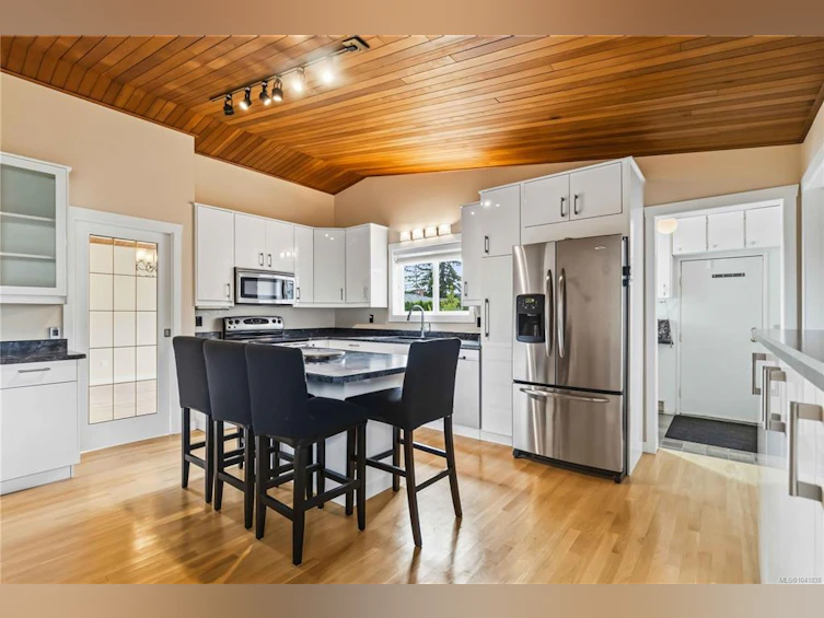 1131 Holly Park Road, Central Saanich, BC, V8M 1E6 - 13