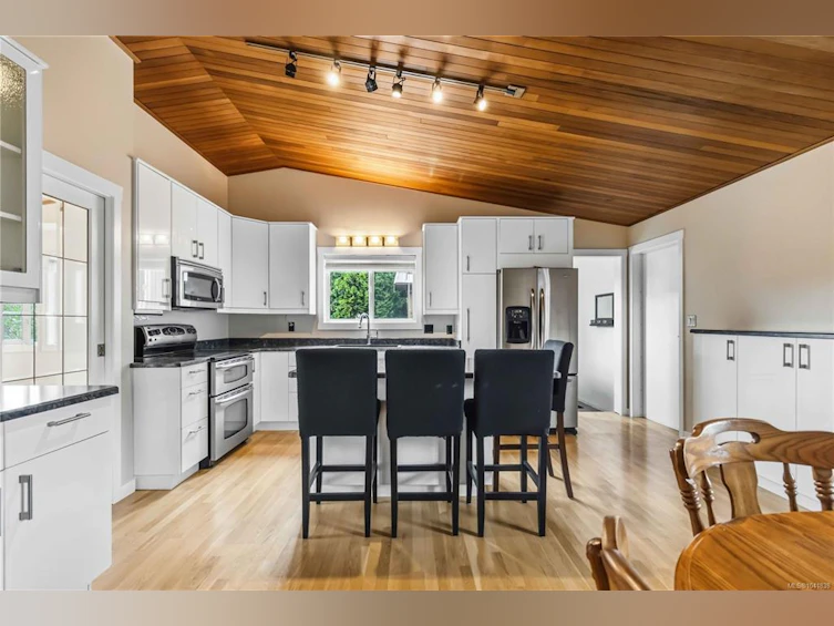 1131 Holly Park Road, Central Saanich, BC, V8M 1E6 - 10