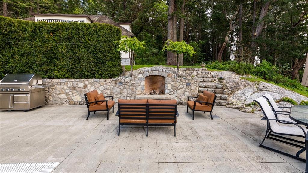 605 Senanus Drive, Central Saanich, BC, V8M 1S6 - 52