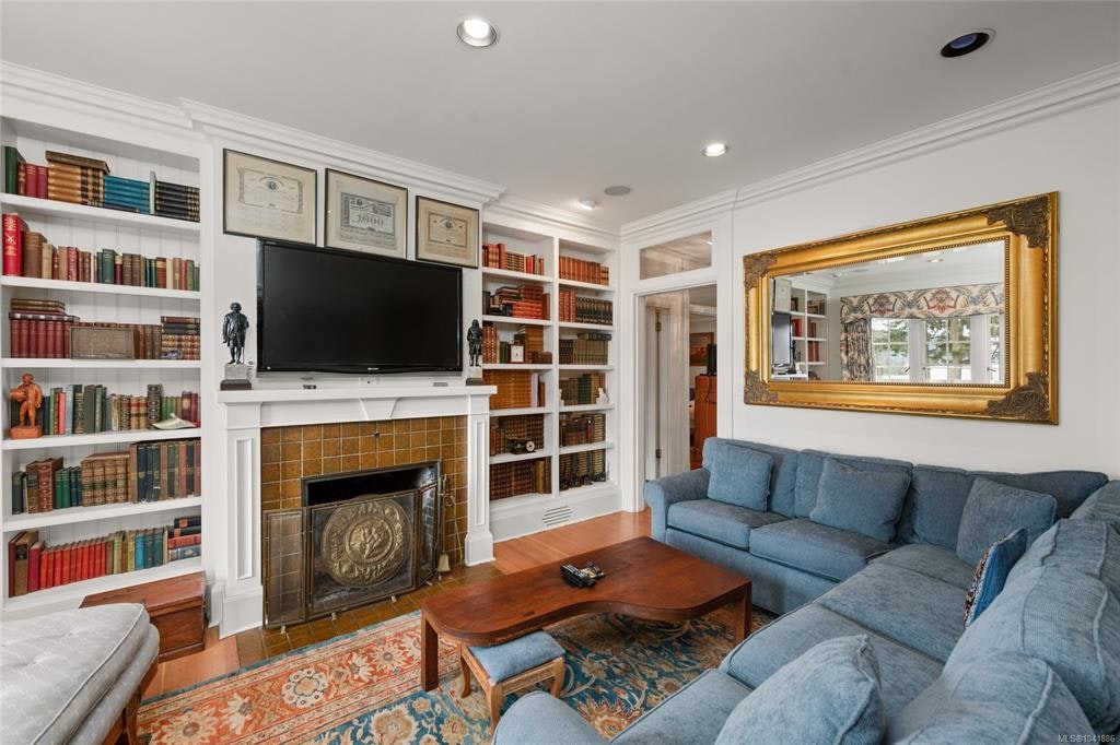 605 Senanus Drive, Central Saanich, BC, V8M 1S6 - 24