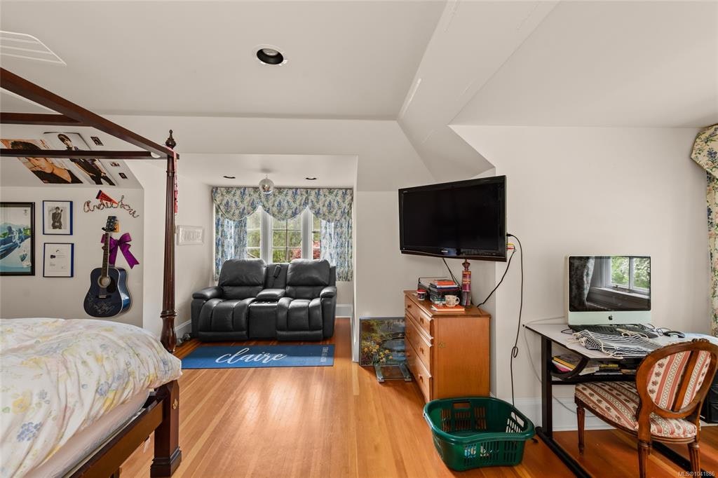 605 Senanus Drive, Central Saanich, BC, V8M 1S6 - 42