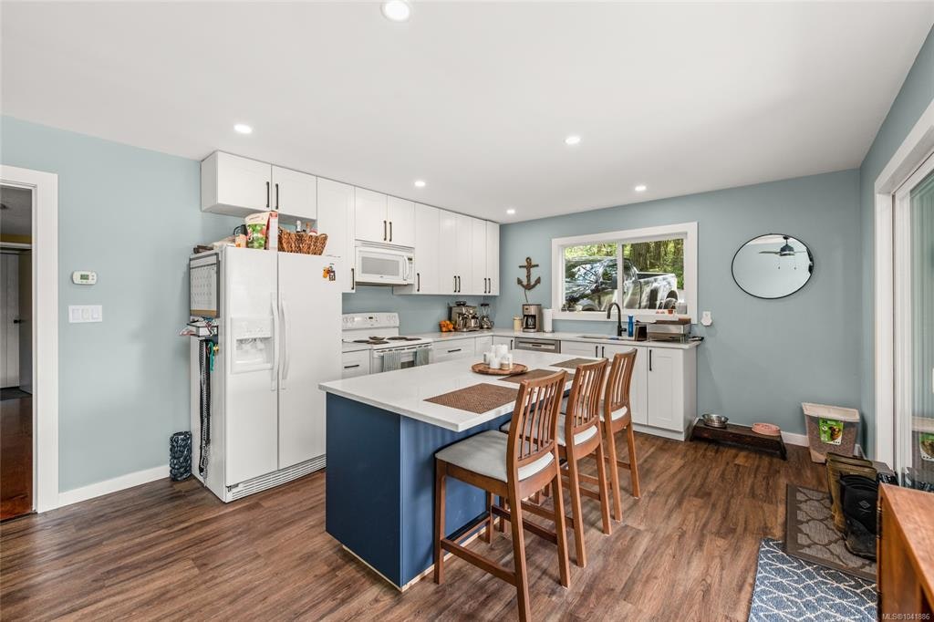 605 Senanus Drive, Central Saanich, BC, V8M 1S6 - 69