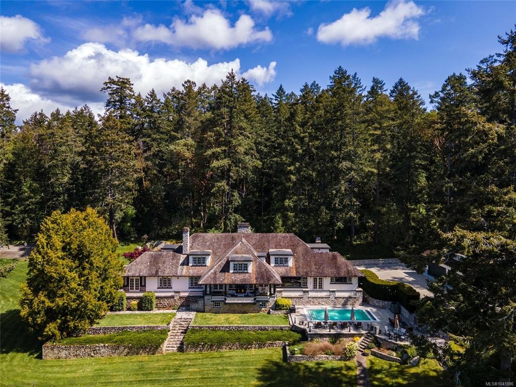 605 Senanus Drive, Central Saanich, BC, V8M 1S6 - 2
