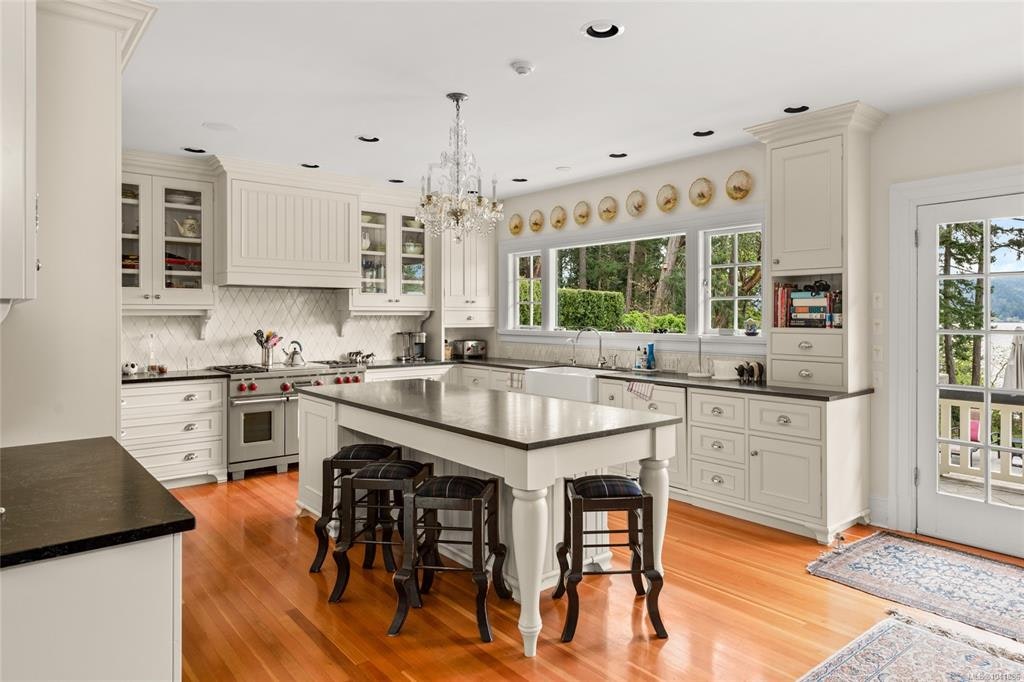 605 Senanus Drive, Central Saanich, BC, V8M 1S6 - 14