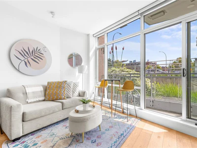 M09-456 Pandora Avenue - 2