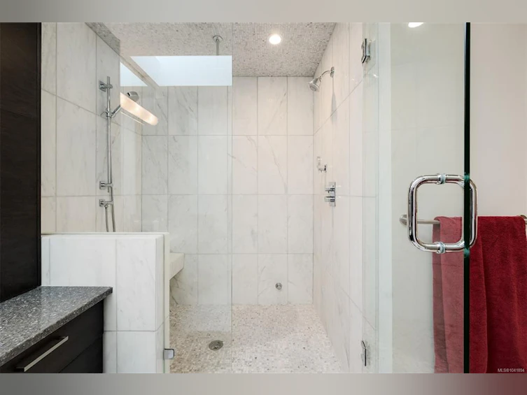 1255 Richardson Street, Victoria, BC, V8V 3E2 - 35