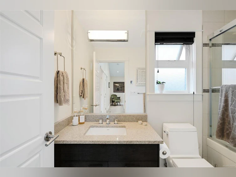 1255 Richardson Street, Victoria, BC, V8V 3E2 - 45