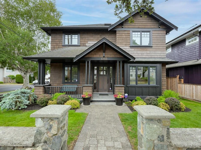 1255 Richardson Street, Victoria BC V8V 3E2