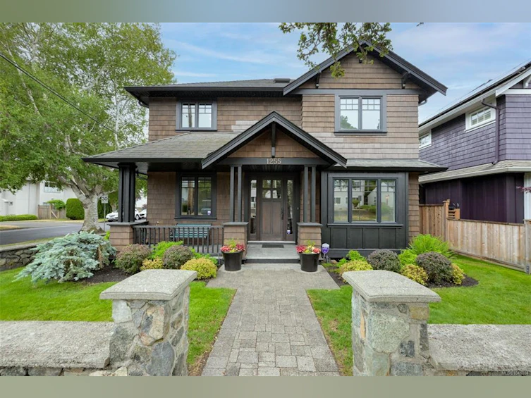 1255 Richardson Street, Victoria, BC, V8V 3E2