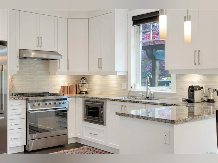 1255 Richardson Street, Victoria, BC, V8V 3E2 - 12