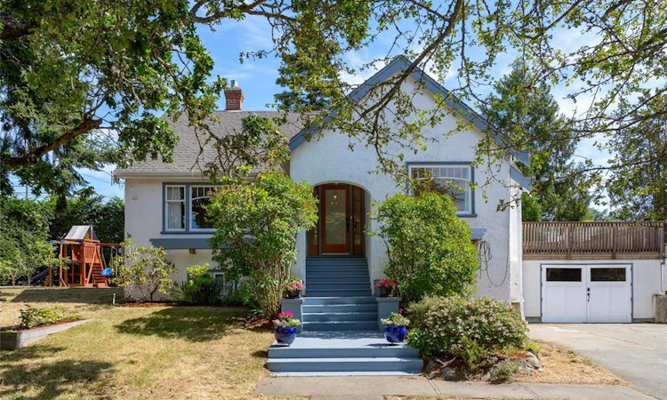 2875 Rockwell Avenue