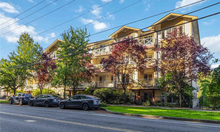 409-360 Goldstream Avenue