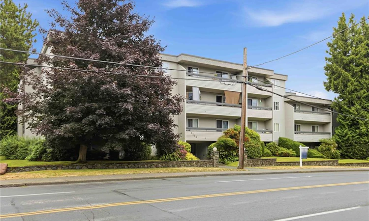 103-3235 Quadra Street