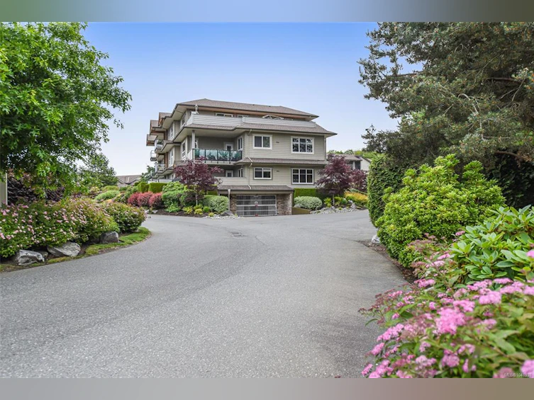 202-199 31st Street, Courtenay, BC, V9N 8X1 - 31