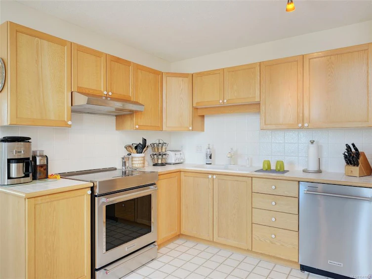 313-10 Paul Kane Place, Victoria, BC, V9A 7J8 - 9