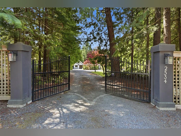 2534 W Island Highway, Qualicum Beach, BC, V9K 1G5 - 12