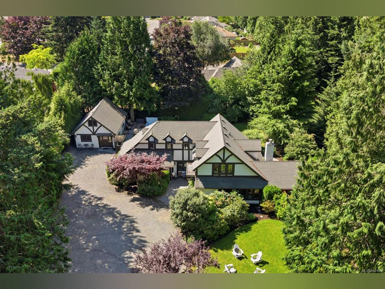 2534 W Island Highway, Qualicum Beach, BC, V9K 1G5