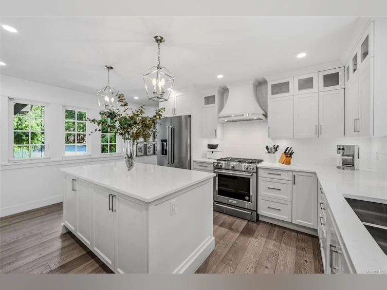 2534 W Island Highway, Qualicum Beach, BC, V9K 1G5 - 4
