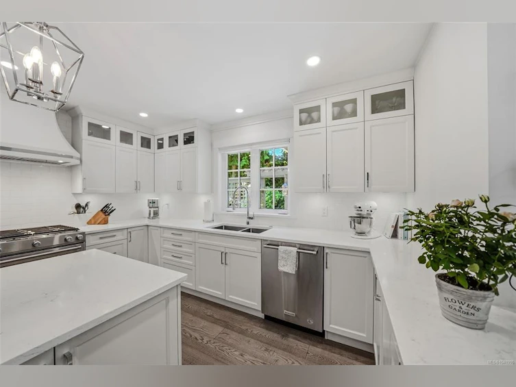 2534 W Island Highway, Qualicum Beach, BC, V9K 1G5 - 24