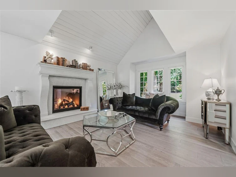 2534 W Island Highway, Qualicum Beach, BC, V9K 1G5 - 2