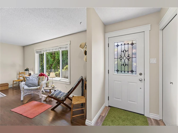 5524-5526 Lost Lake Road, Nanaimo, BC, V9T 5G4 - 4