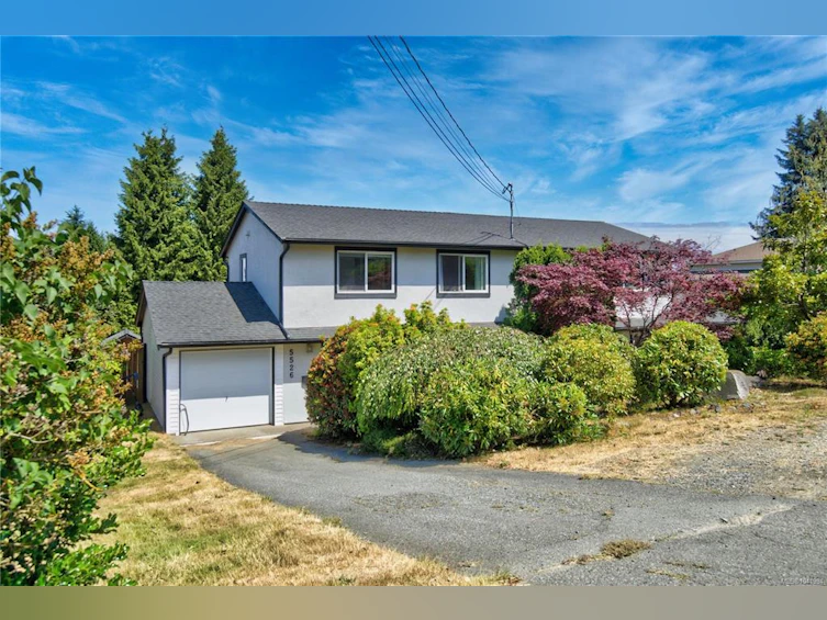 5524-5526 Lost Lake Road, Nanaimo, BC, V9T 5G4