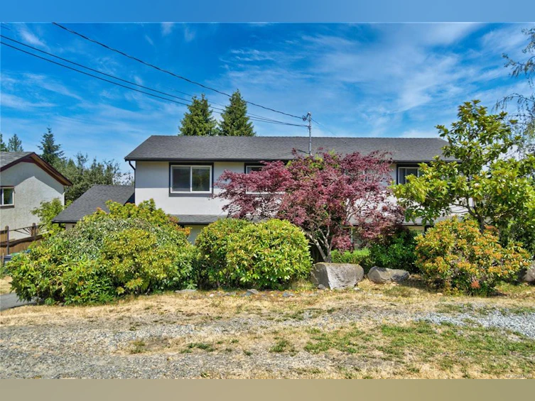 5524-5526 Lost Lake Road, Nanaimo, BC, V9T 5G4 - 2